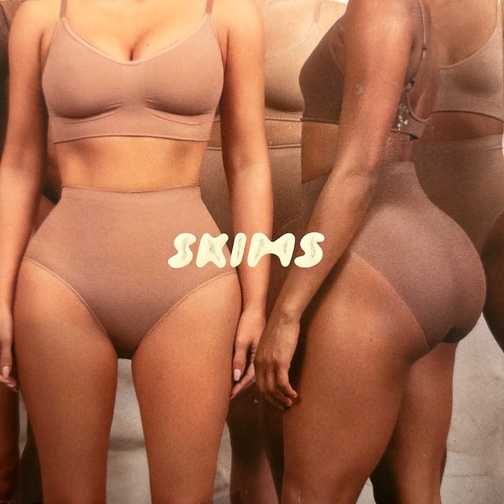 SKIMS Sculpting Mid Waist Brief Buff